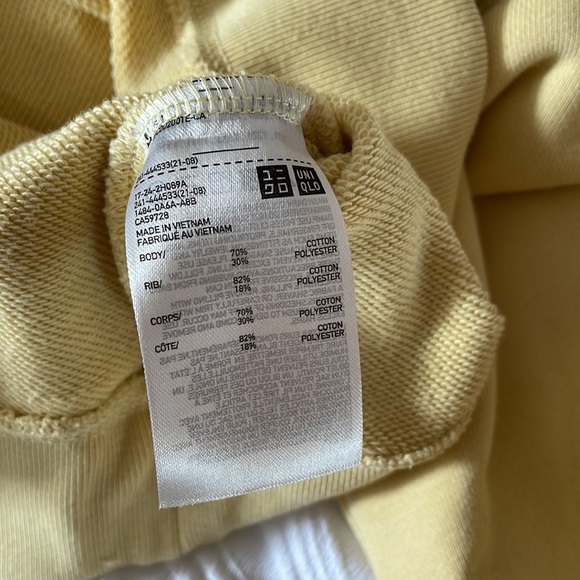 NWT Uniqlo Yellow Crewneck - Picture 4 of 4